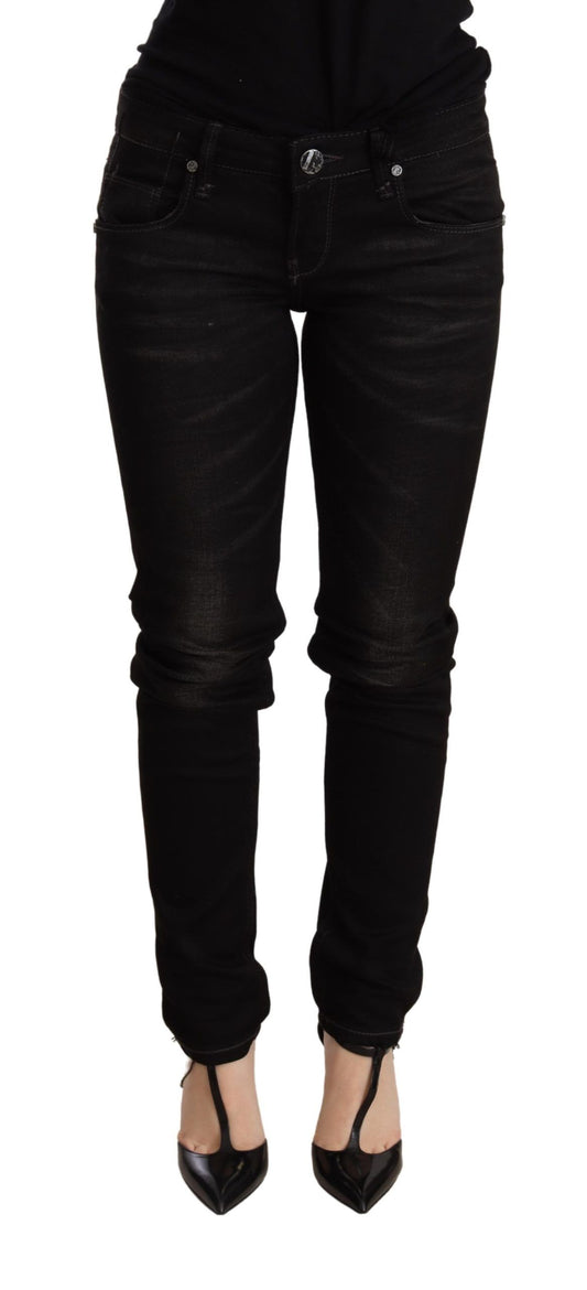 Acht Schicke schwarze Skinny Denim mit niedriger Taille