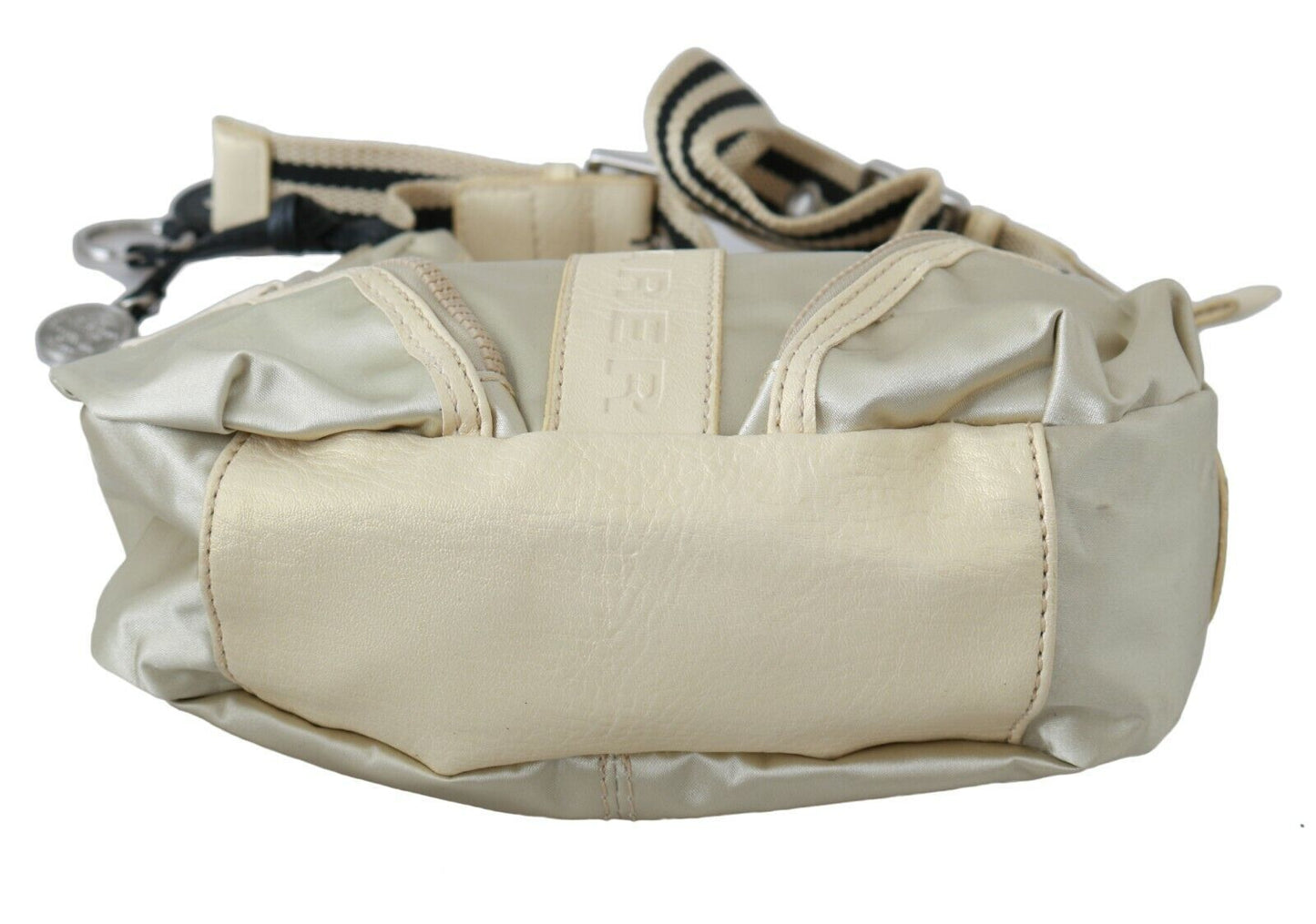 WAYFARER Chic shoulder bag made of white fabric - perfect for every occasion