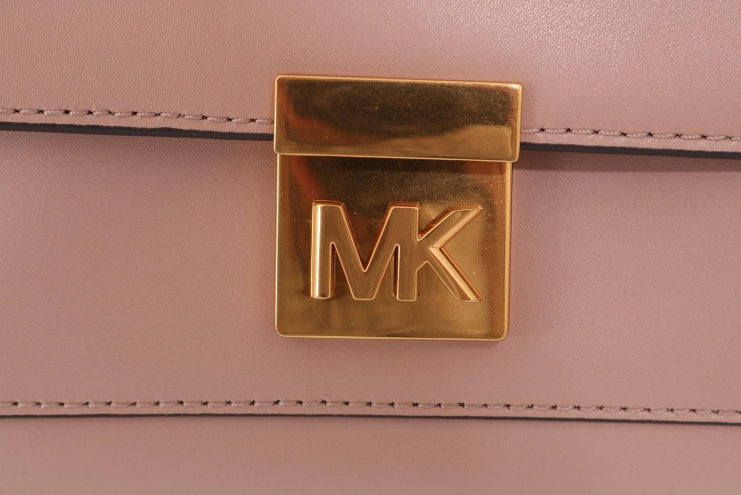 Michael Kors Elegant Mindy shoulder bag in pink leather