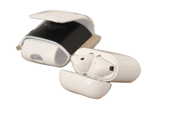 Dolce & Gabbana Schicke Leder-Airpods-Hülle in Monochrom