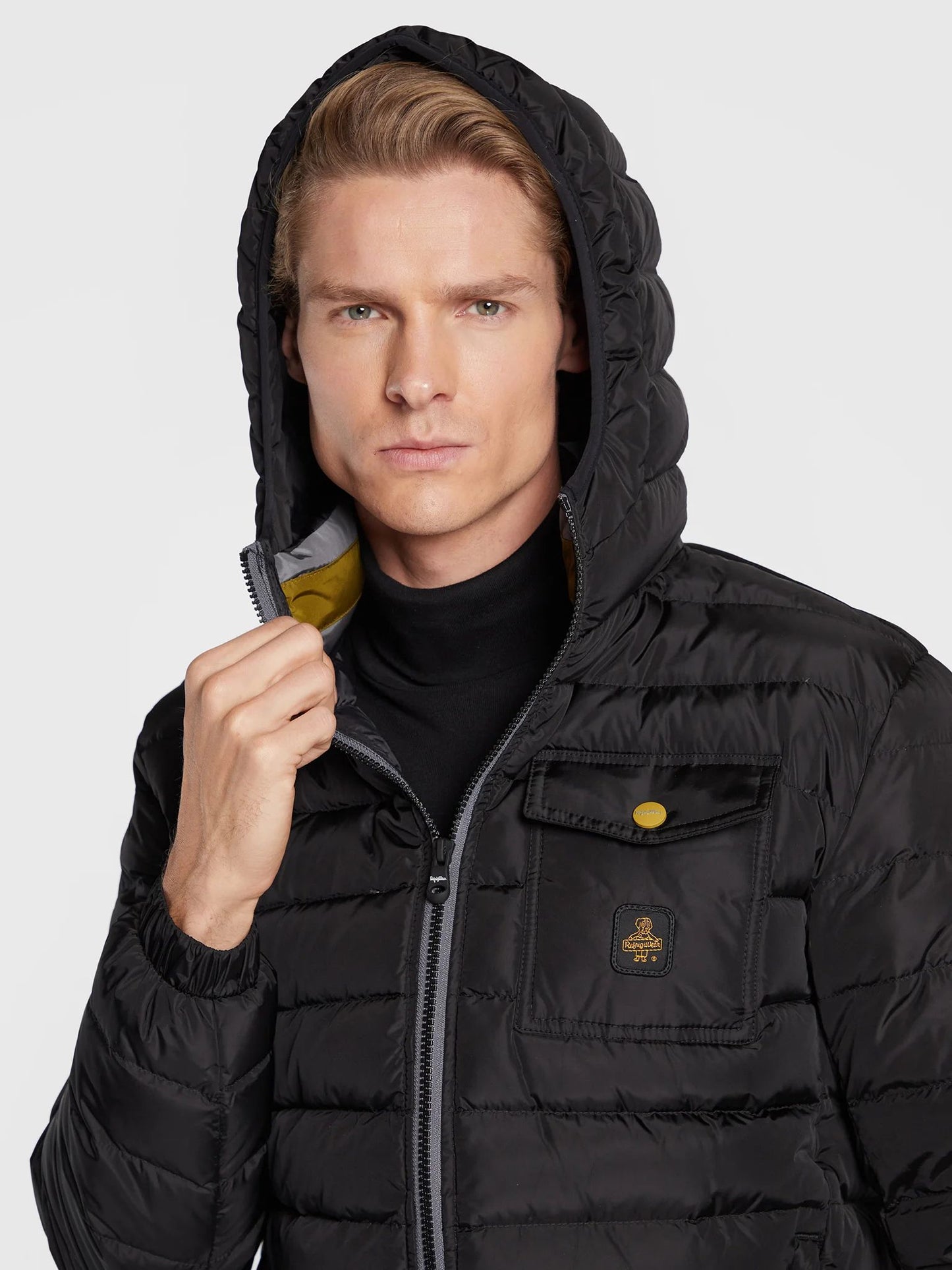 Refrigiwear Elegant black down jacket with hood and chic olive accent