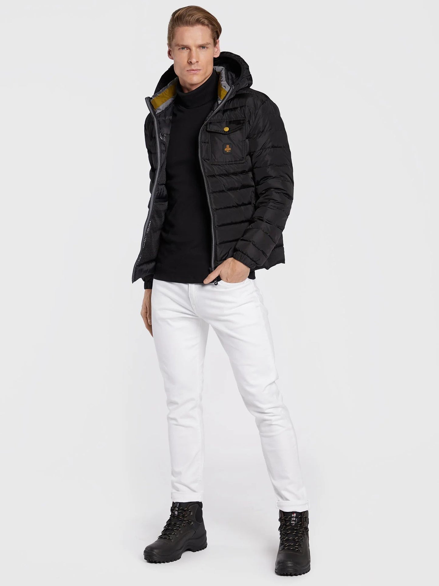 Refrigiwear Elegant black down jacket with hood and chic olive accent