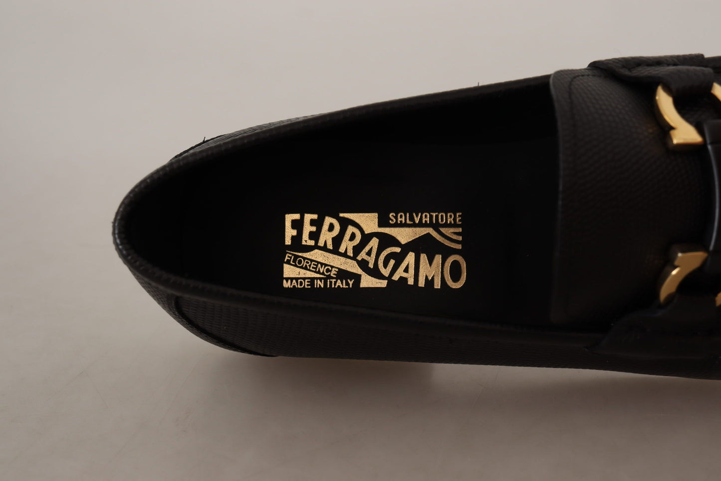 Salvatore Ferragamo Elegant loafers in black calf leather