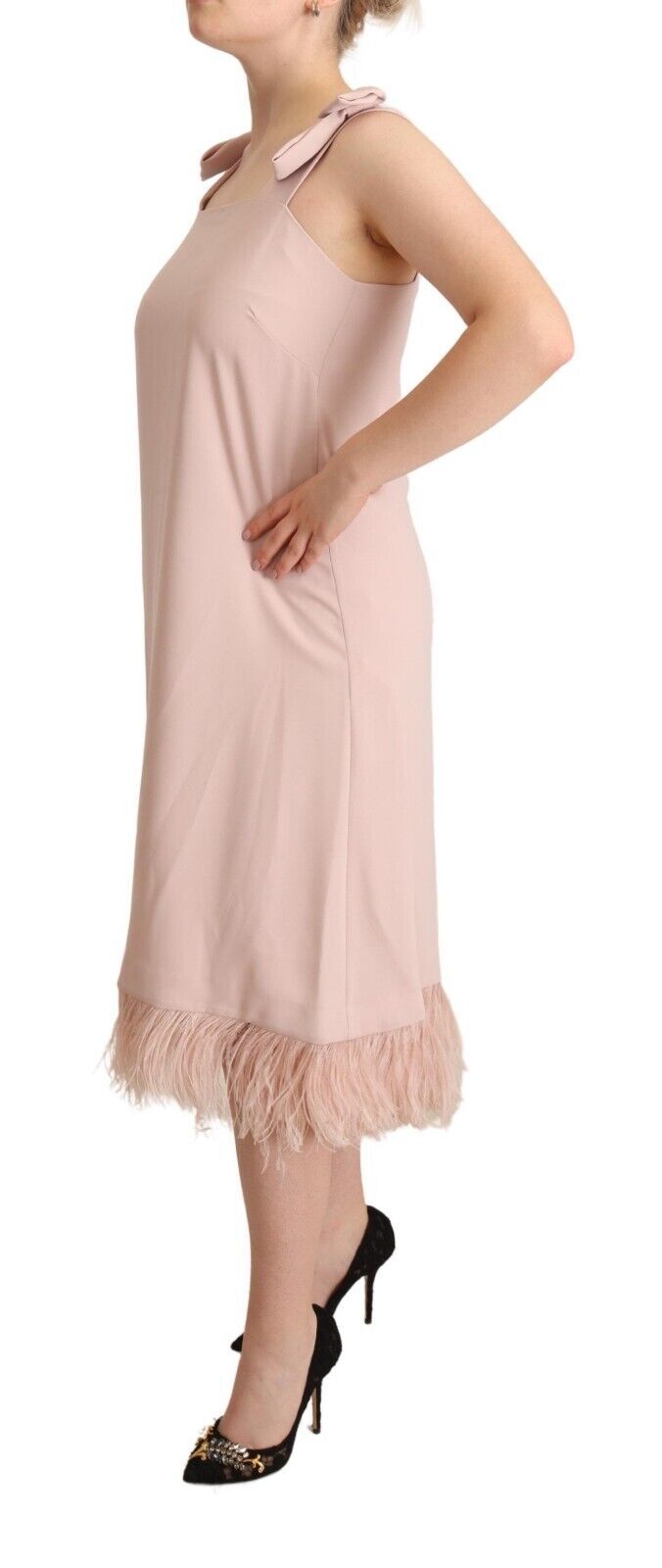 PAROSH Chic sleeveless midi dress with feather trim