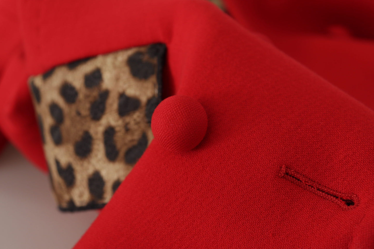 Dolce & Gabbana Eleganter roter Leoparden-Trenchcoat