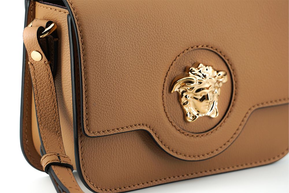 Versace Elegante Umhängetasche aus Kalbsleder in Braun