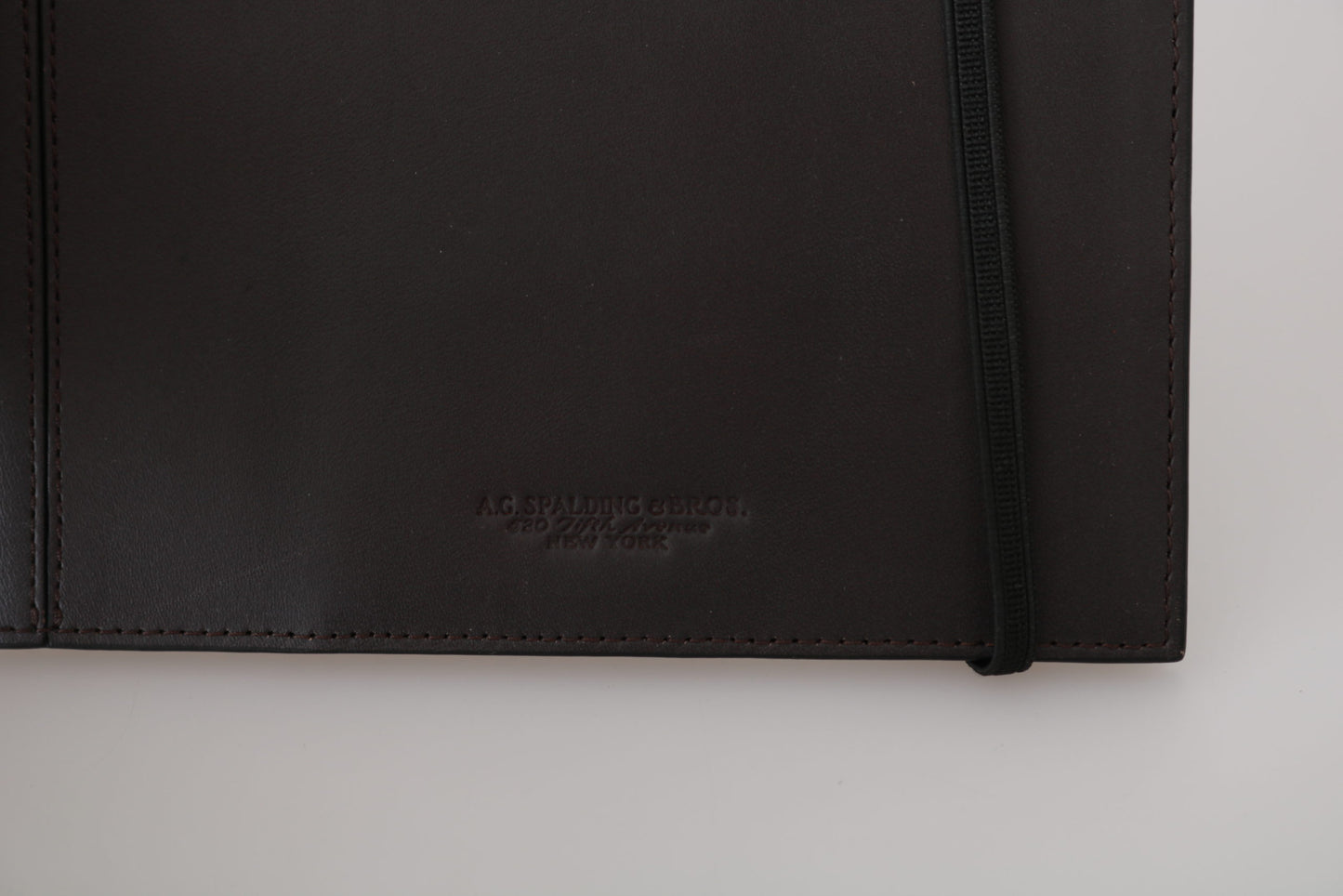 AG Spalding &amp; Bros Elegant Leather Passport Wallet - Essential for Travel