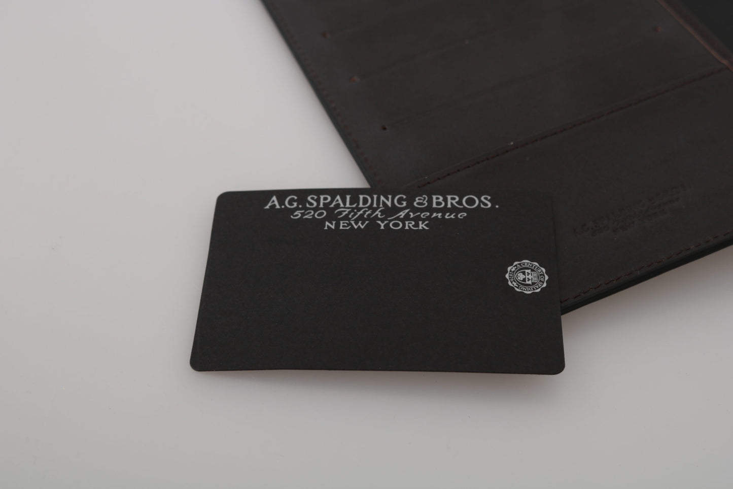 AG Spalding &amp; Bros Elegant Leather Passport Wallet - Essential for Travel