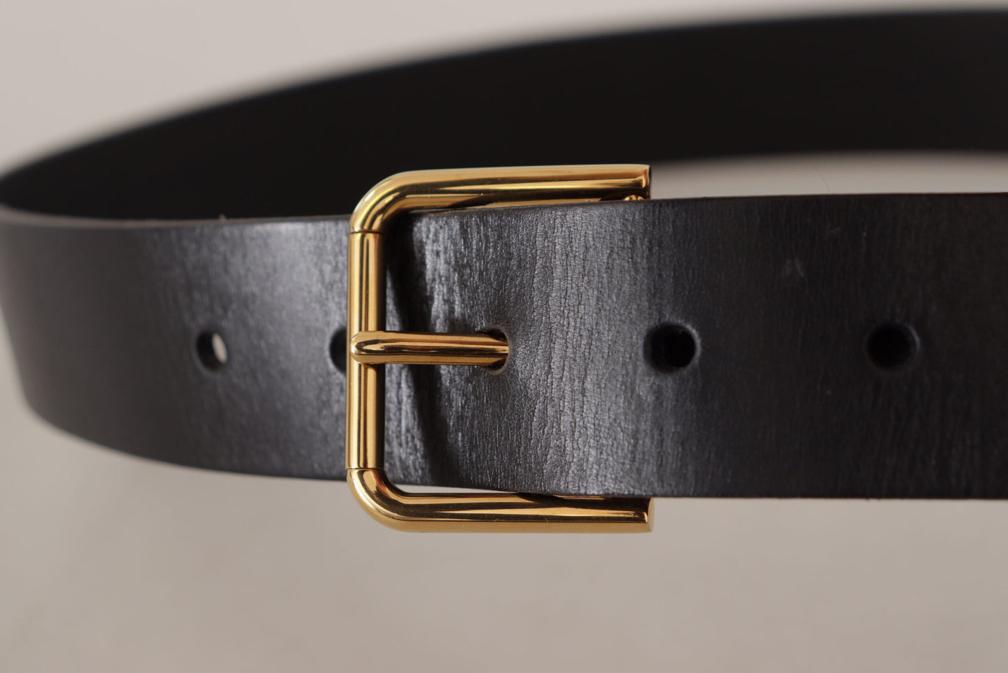 Dolce &amp; Gabbana Elegant black leather belt with gold-colored buckle