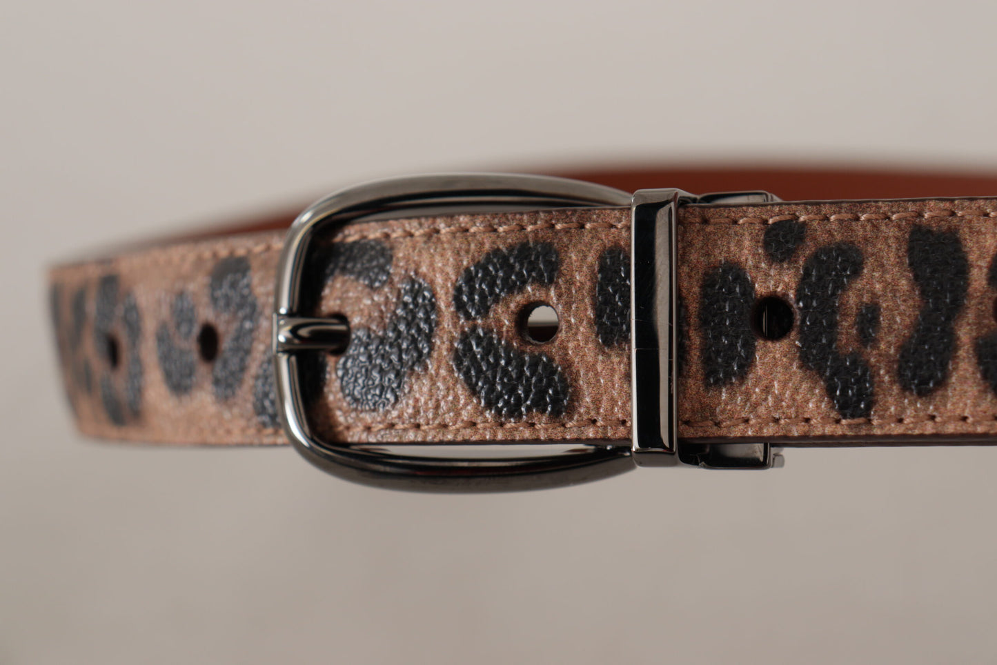 Dolce &amp; Gabbana Elegant engraved leather belt - timeless style