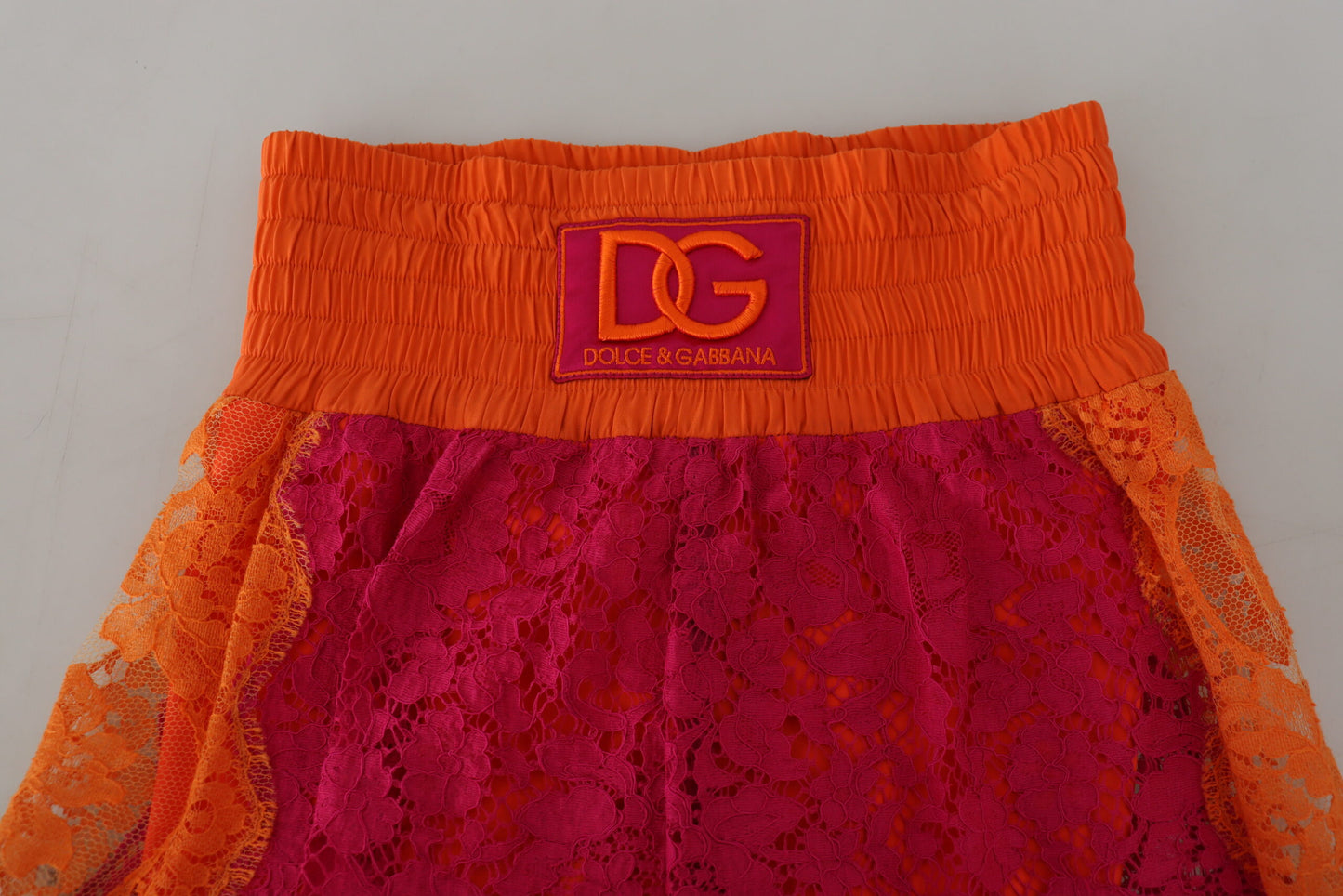 Dolce & Gabbana Elegante Shorts mit hoher Taille aus Spitze in zwei Farbtönen