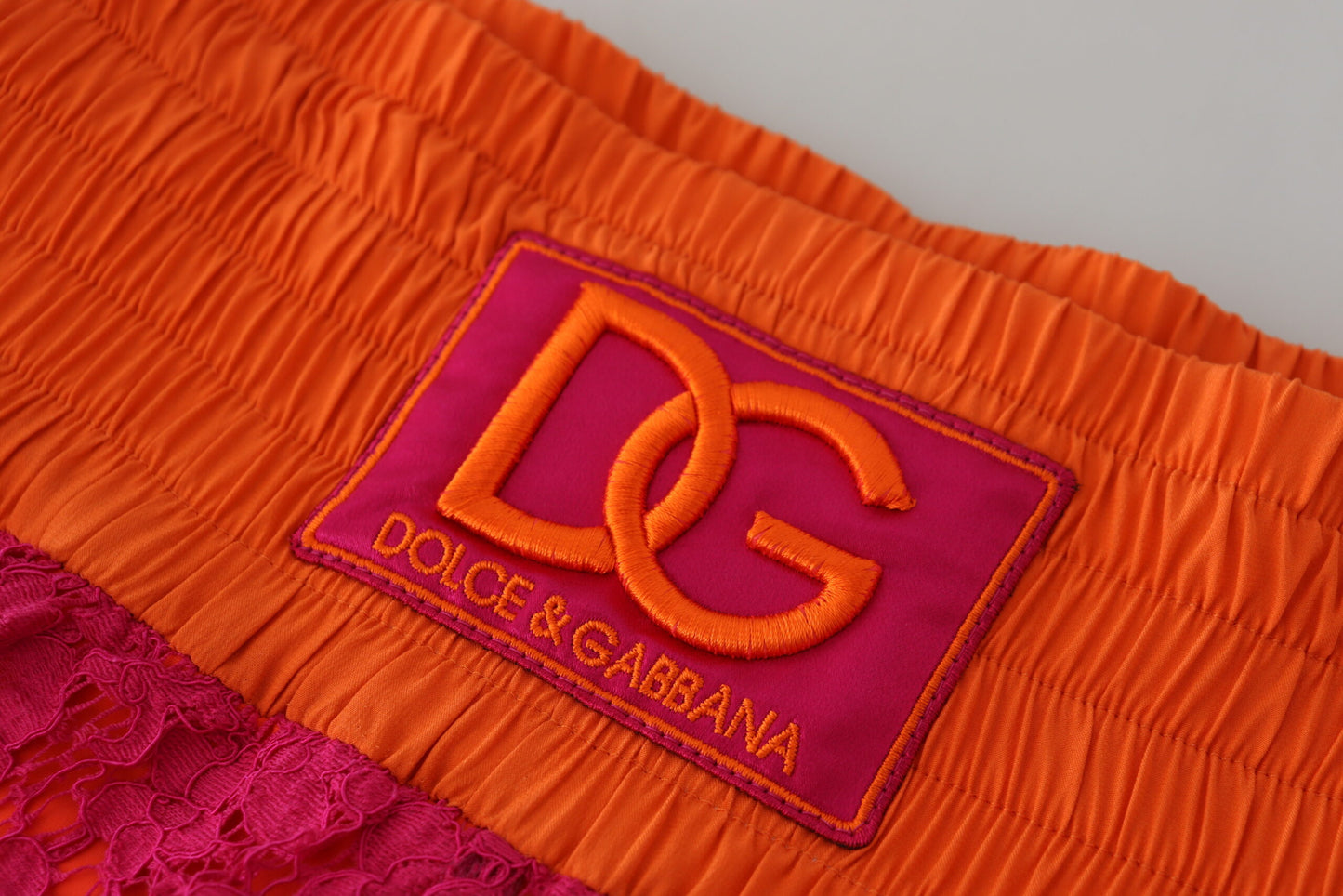 Dolce & Gabbana Elegante Shorts mit hoher Taille aus Spitze in zwei Farbtönen