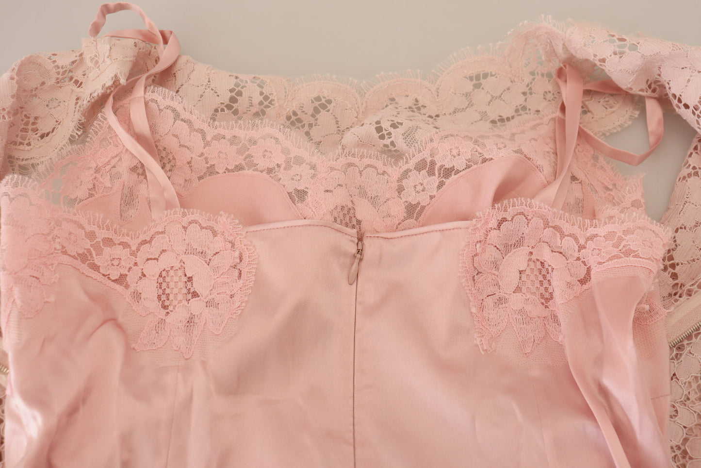 Dolce &amp; Gabbana Elegant sleeveless blouse made of transparent lace in pink