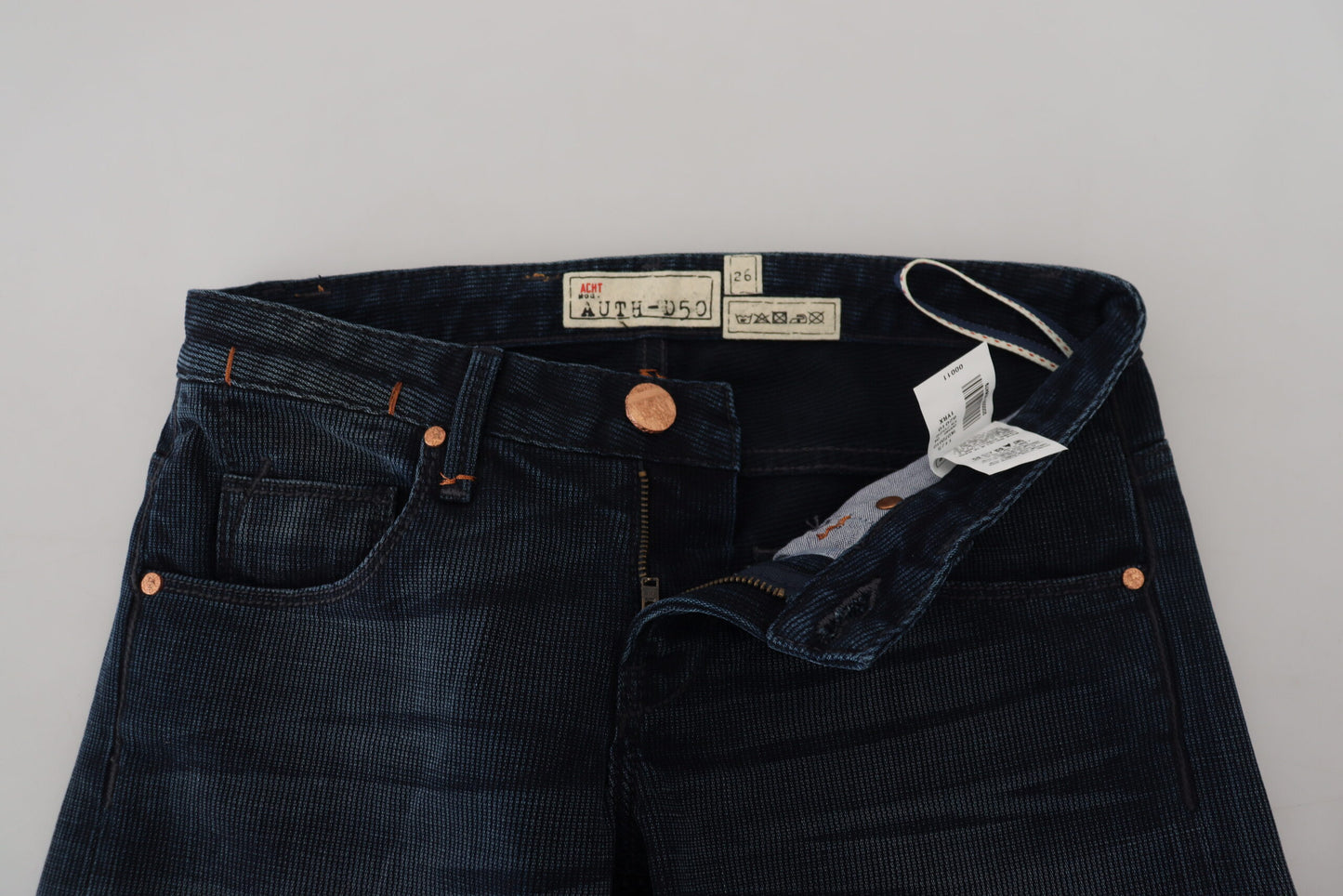 Acht Schicke Denim-Jeans mit niedriger Taille und gerader Passform