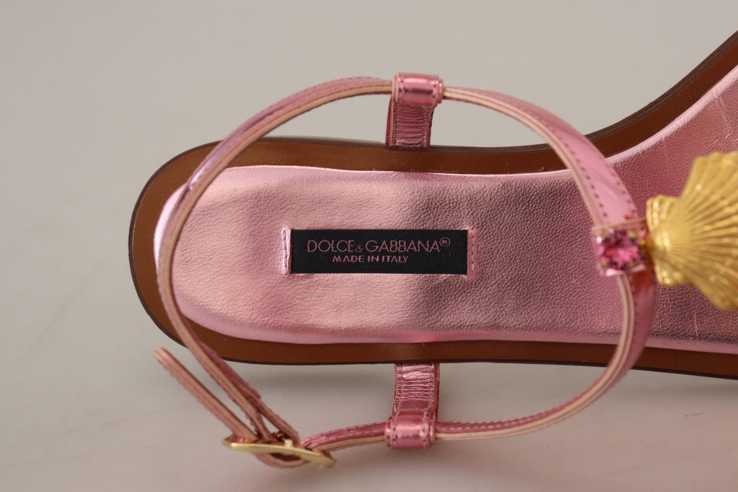 Dolce &amp; Gabbana Chic pink leather sandals with exquisite decoration