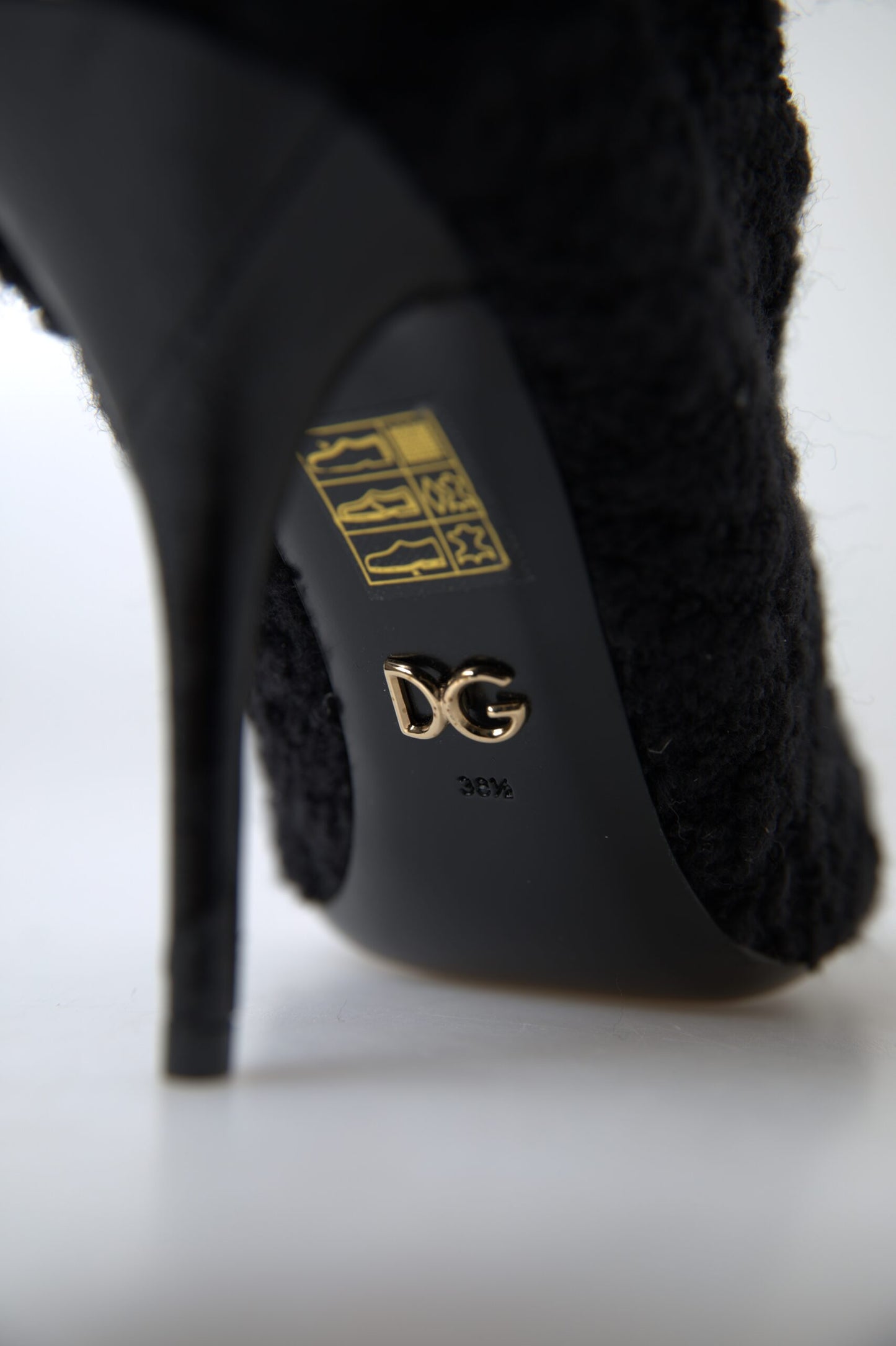 Dolce &amp; Gabbana Elegant mid-length virgin wool boots