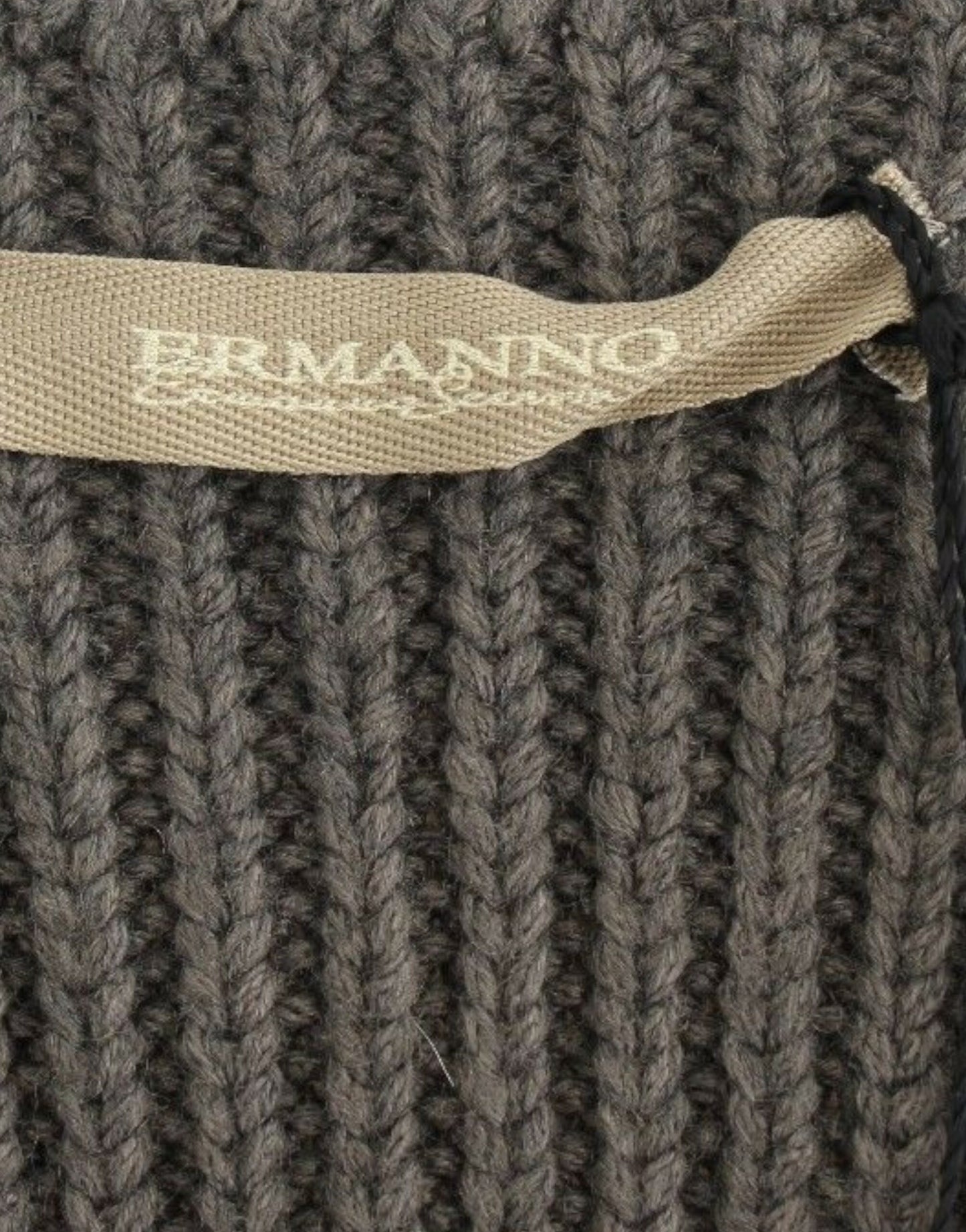 Ermanno Scervino Chic grey knit top with round neck