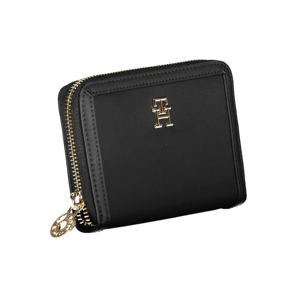 Tommy Hilfiger Elegant wallet with zipper and plenty of storage space