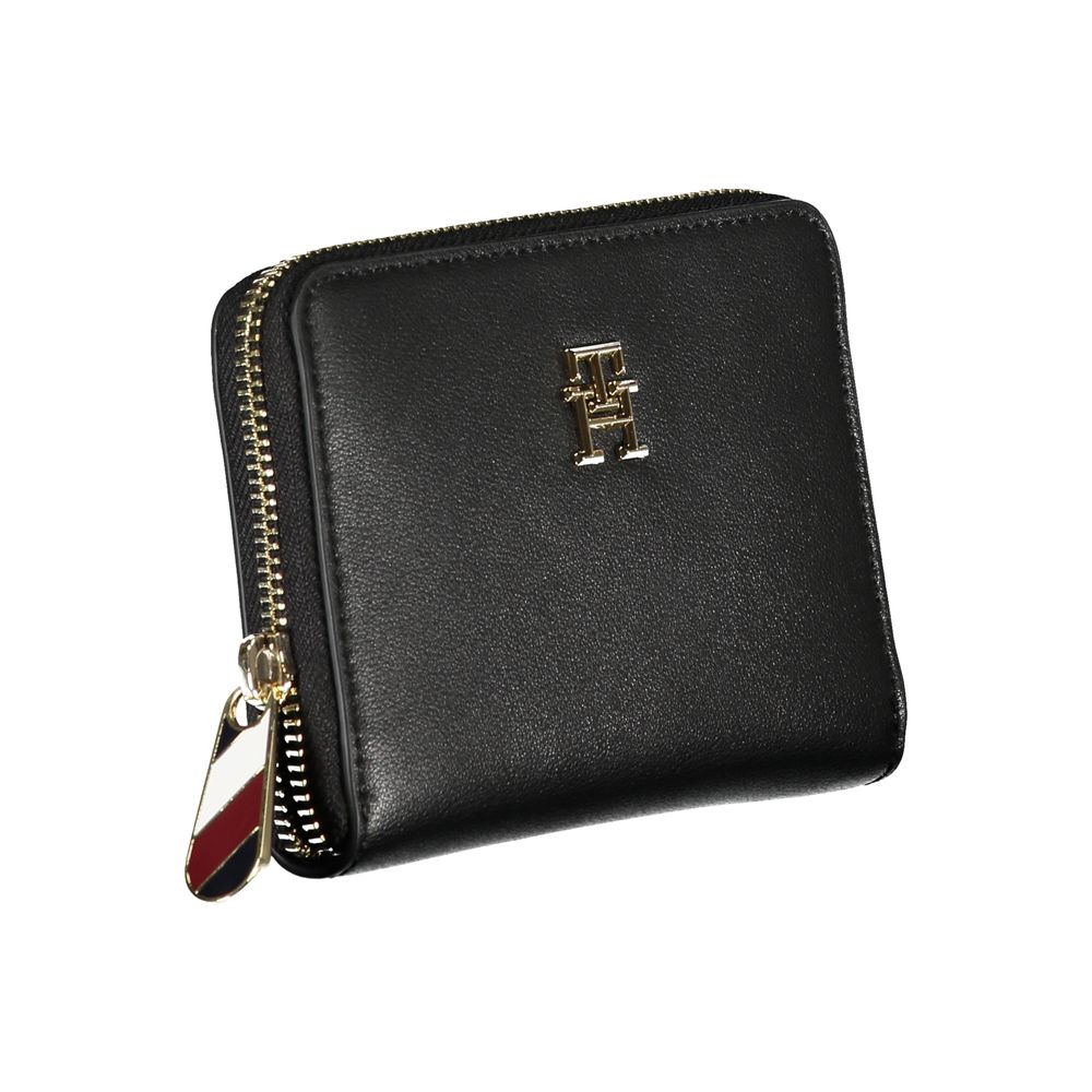 Tommy Hilfiger Elegant black wallet with multiple compartments