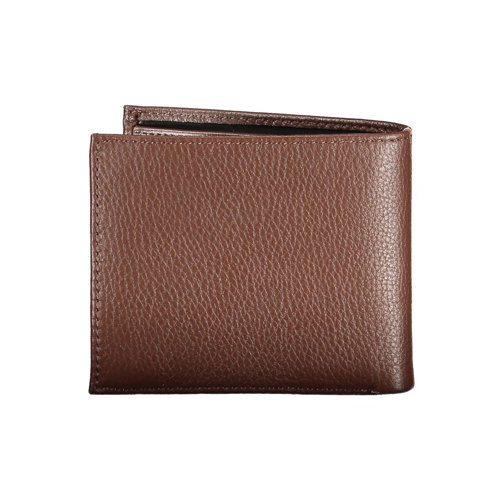 Tommy Hilfiger Elegant wallet made of brown leather with contrasting details