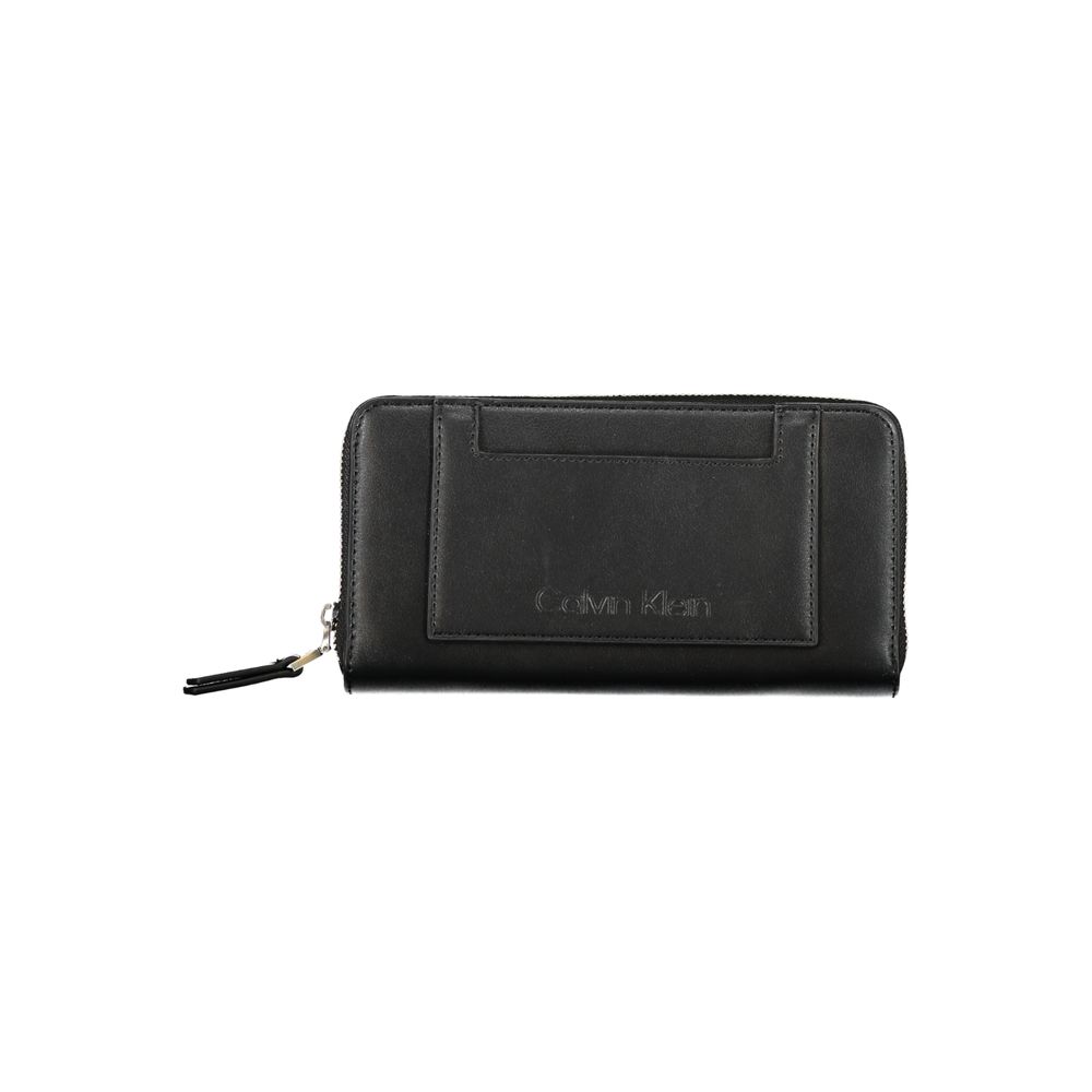 Calvin Klein Elegant black wallet with multiple compartments