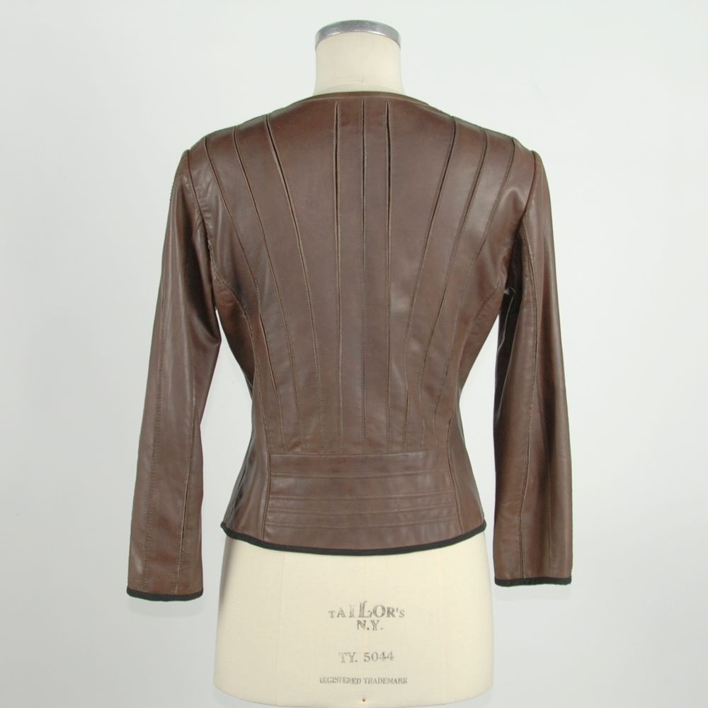 Emilio Romanelli Elegance in motion: slim-fit brown leather jacket