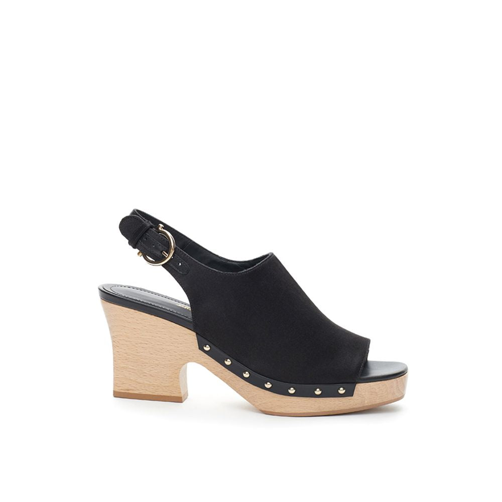 Salvatore Ferragamo Elegant black leather sandals