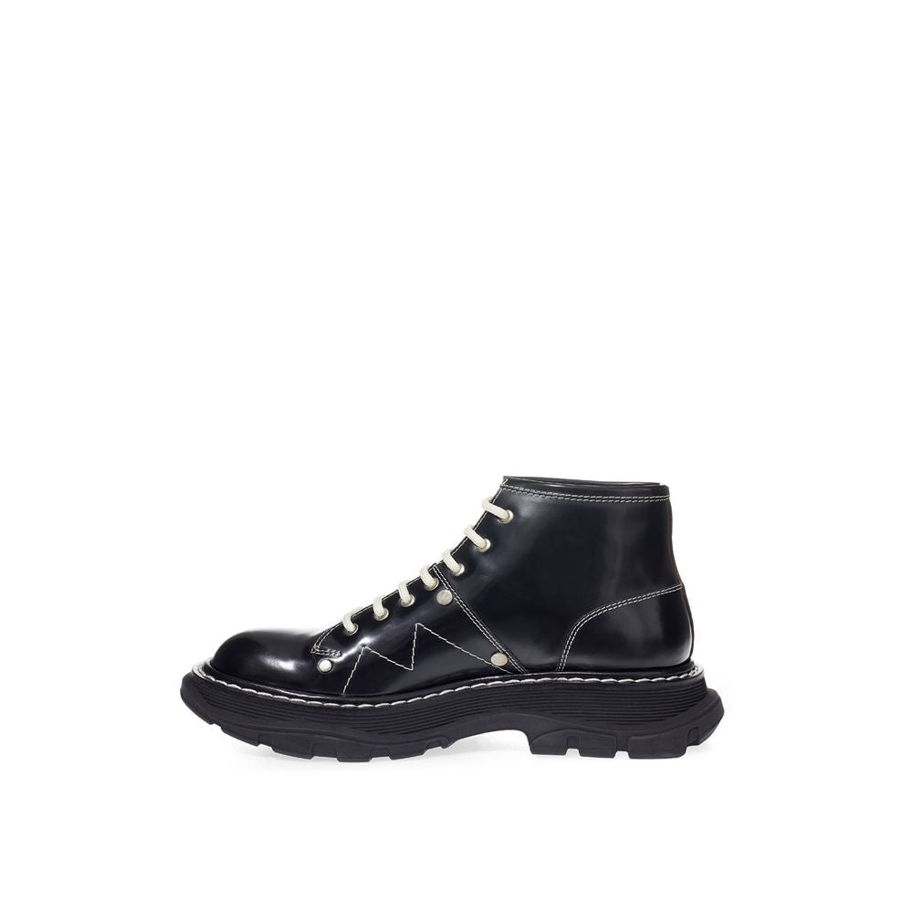 Alexander McQueen Elegant black leather boots