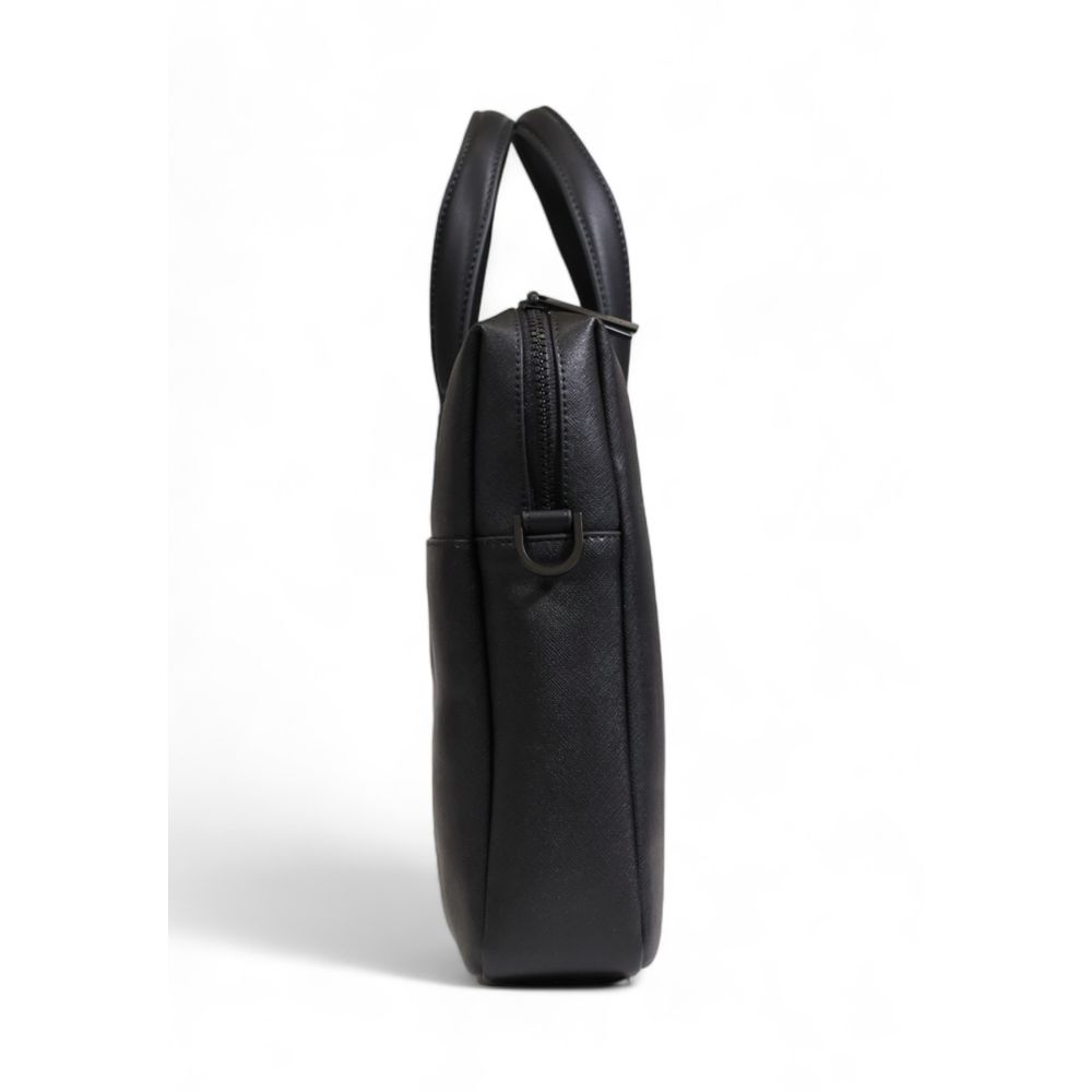 Calvin Klein Schwarze Tasche aus recyceltem Polyester