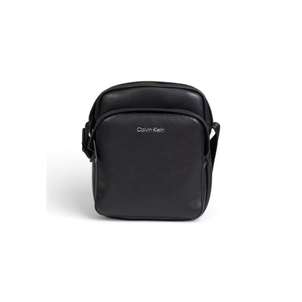 Calvin Klein Schwarze Tasche aus recyceltem Polyester