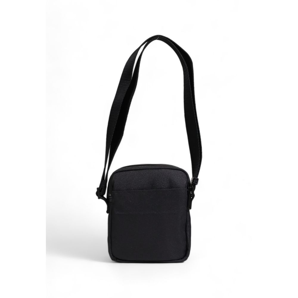 Calvin Klein Schwarze Tasche aus recyceltem Polyester