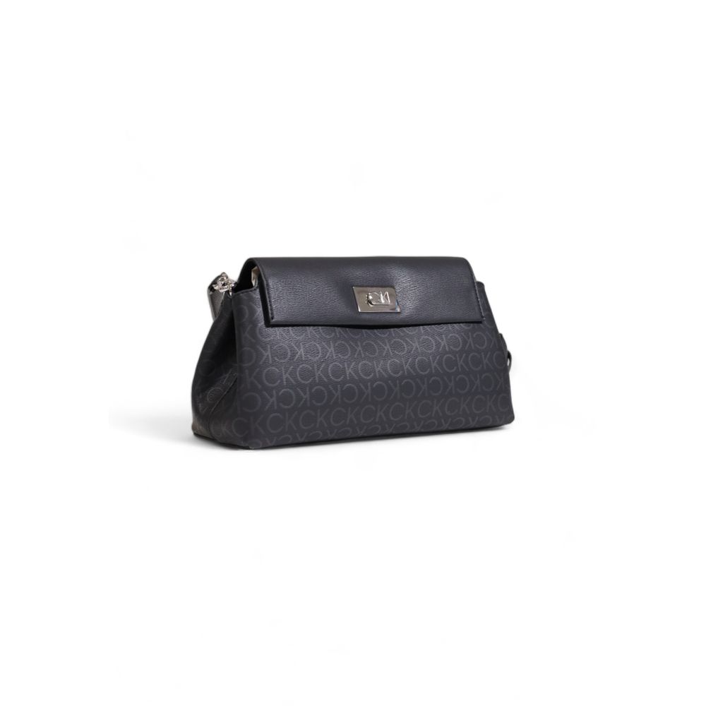 Calvin Klein Schwarze Handtasche aus rezykliertem Polyester