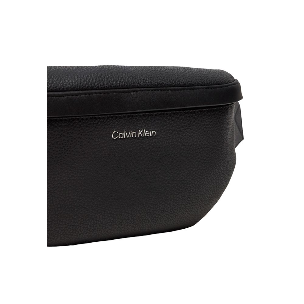 Calvin Klein Schwarze Tasche aus recyceltem Polyester