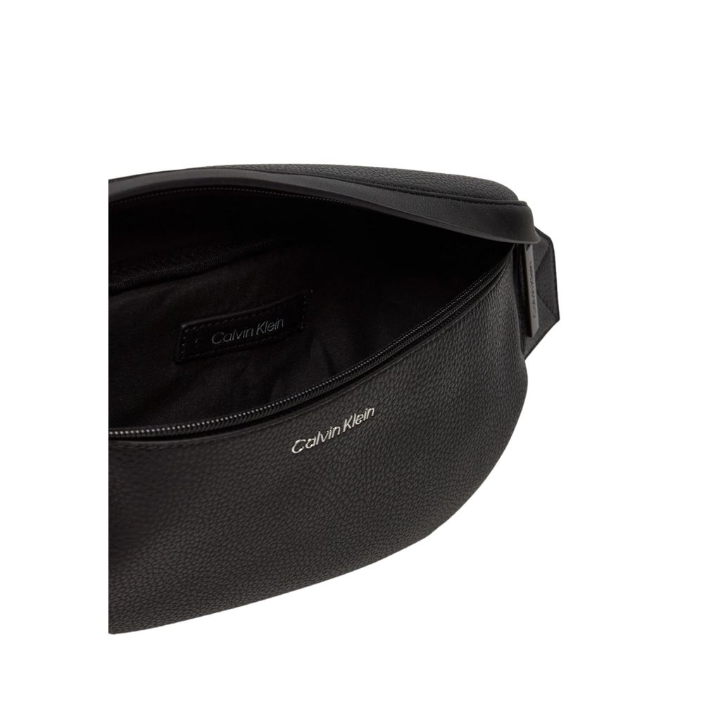 Calvin Klein Schwarze Tasche aus recyceltem Polyester