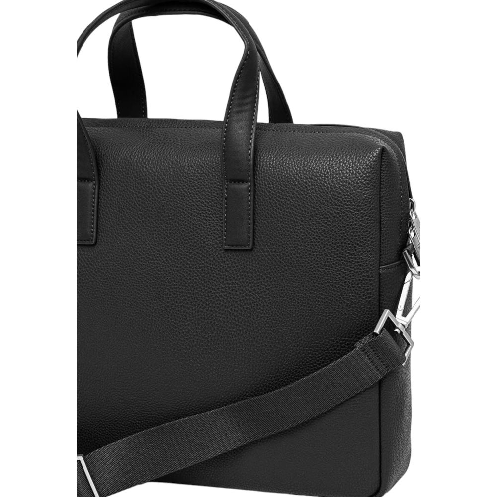 Calvin Klein Schwarze Tasche aus recyceltem Polyester