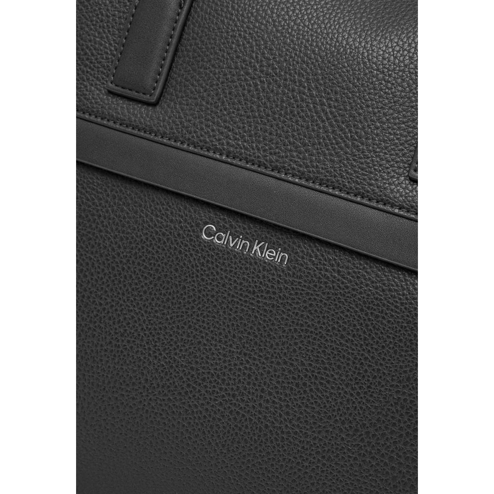 Calvin Klein Schwarze Tasche aus recyceltem Polyester