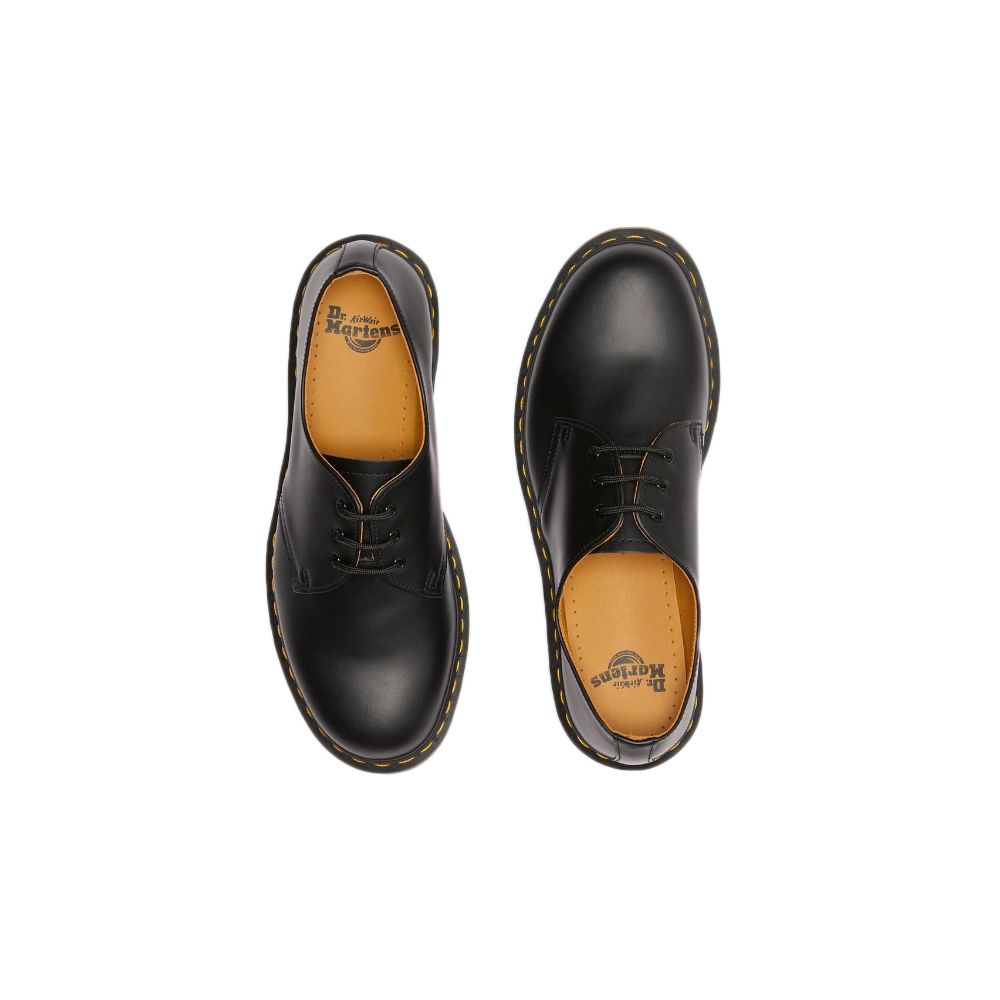 Dr. Martens Flacher Schuh aus schwarzem Leder