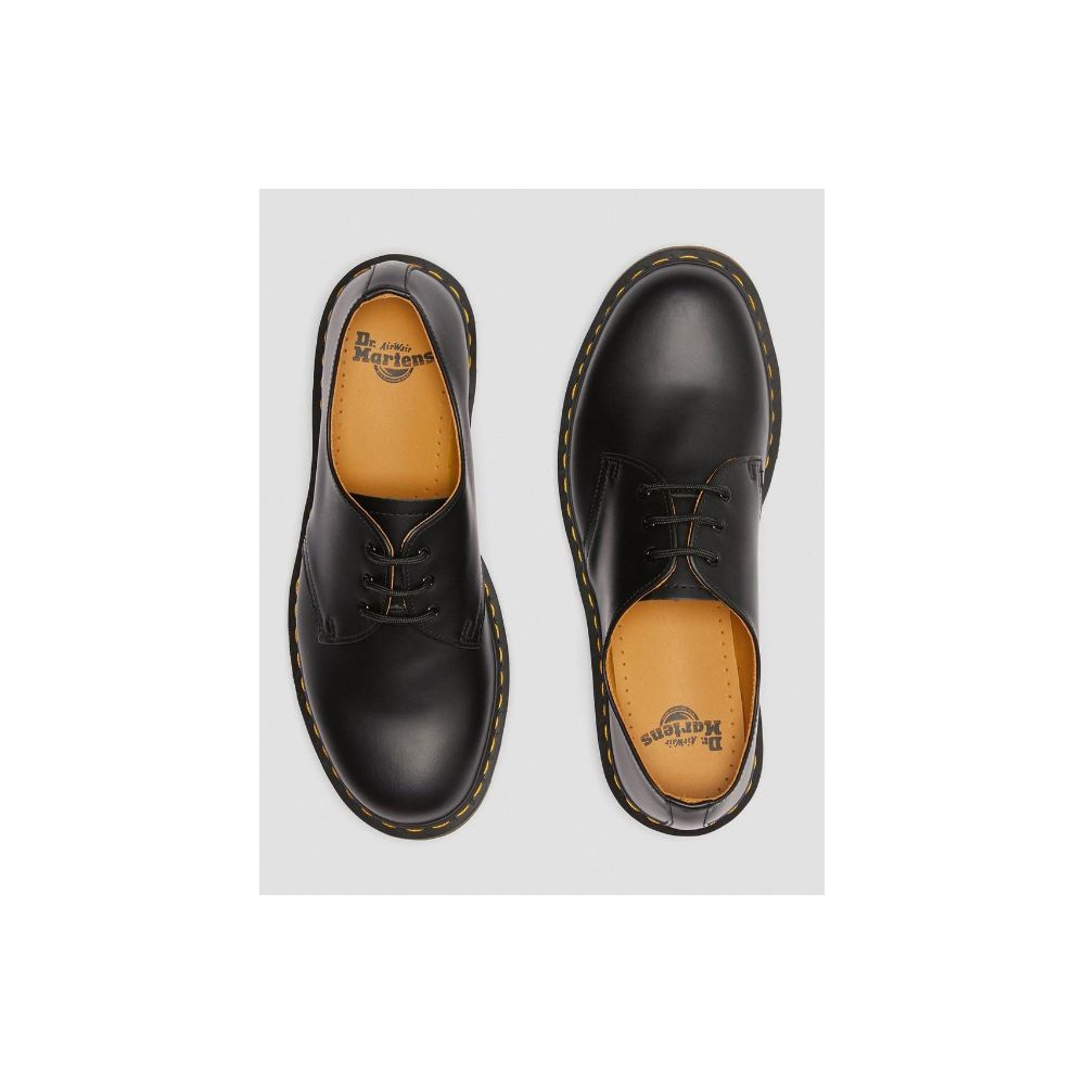 Dr. Martens Flacher Schuh aus schwarzem Leder